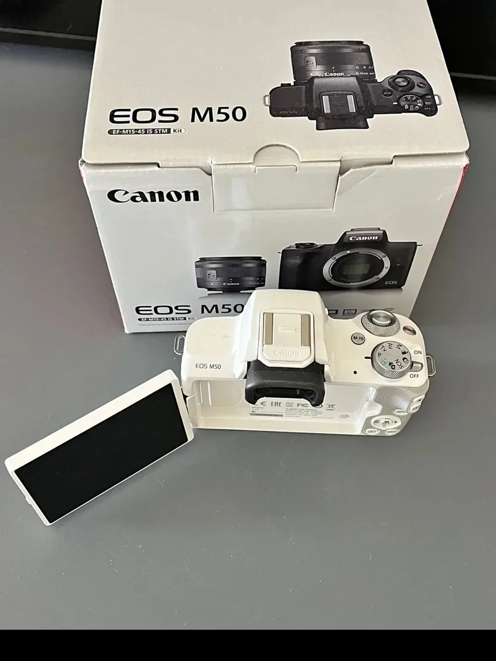 Canon EOS M50 Mirrorless Camera - White bundle